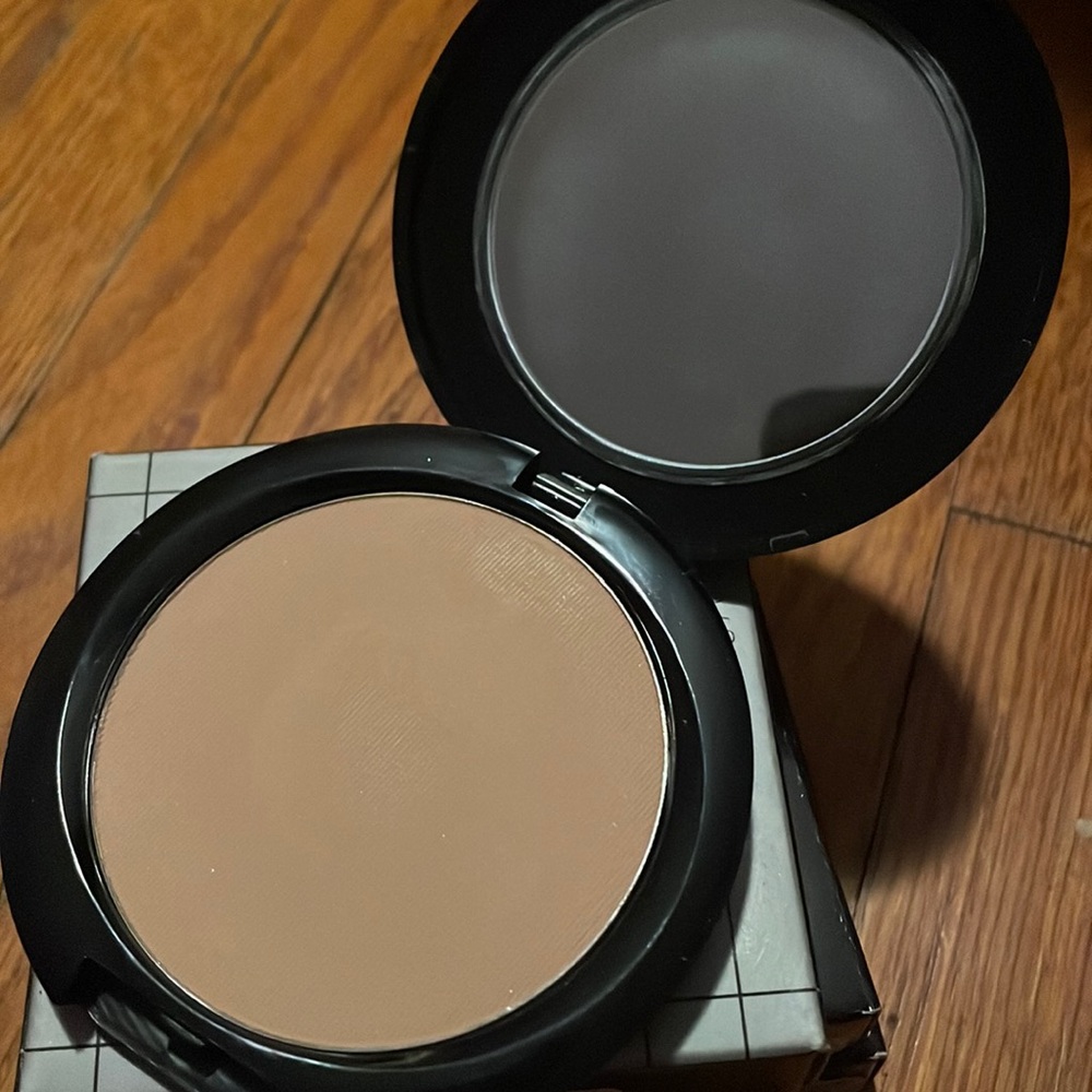 Natural Dark, shade by Glo minerals